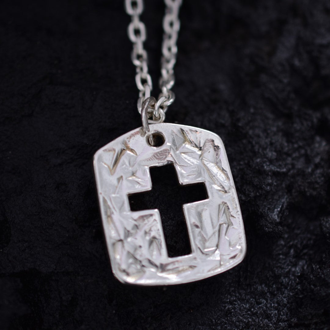 Сребърен мъжки кръст 925 – масивен ръчно полиран медальон с изрязан кръст | Бохо рустик бижу | ArtDiva