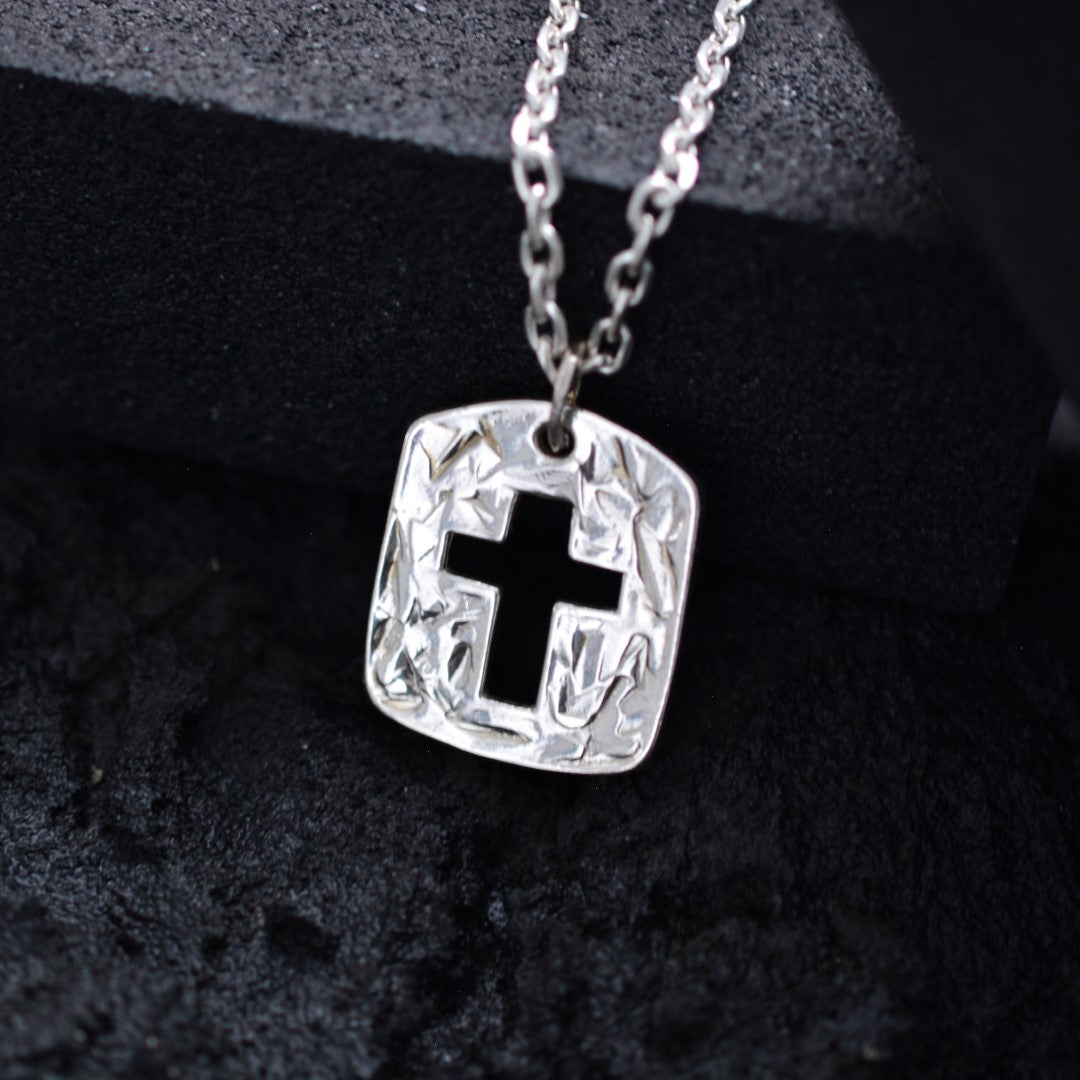 Сребърен мъжки кръст 925 – масивен ръчно полиран медальон с изрязан кръст | Бохо рустик бижу | ArtDiva