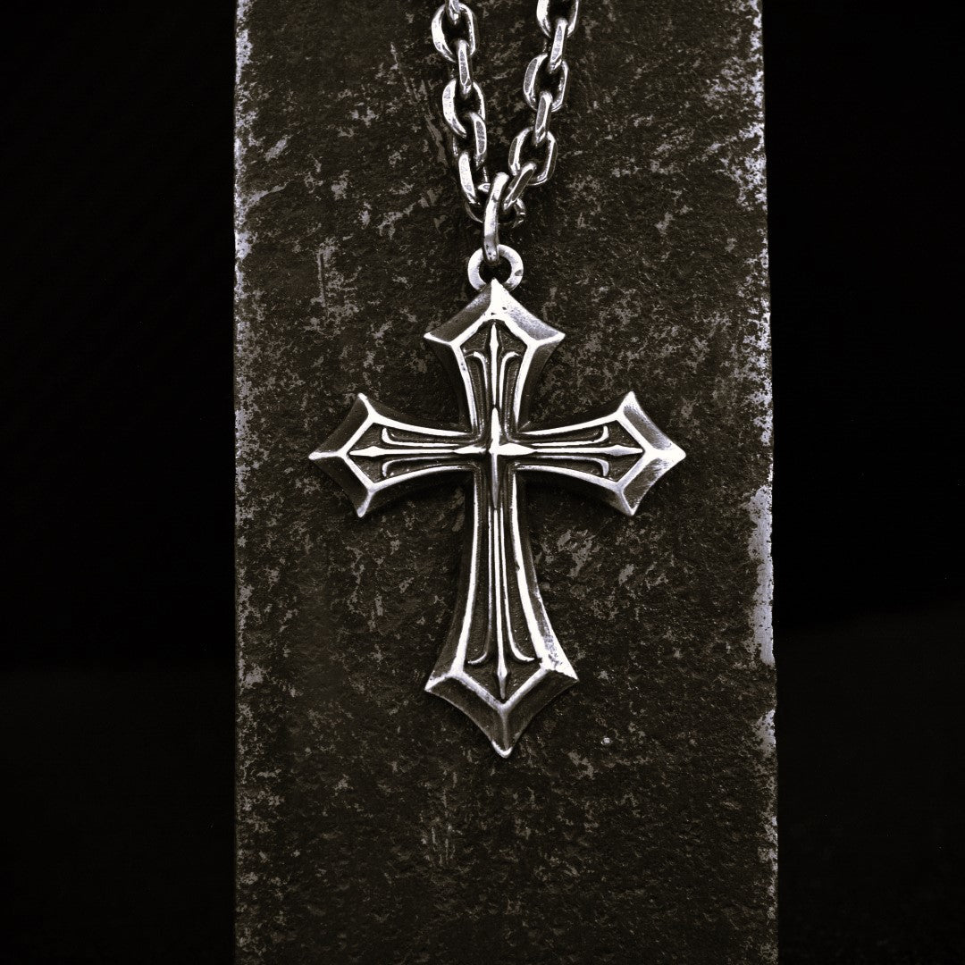 Сребърен медальон 925 „Кръст на вярата“ – символ на духовна сила и закрила.