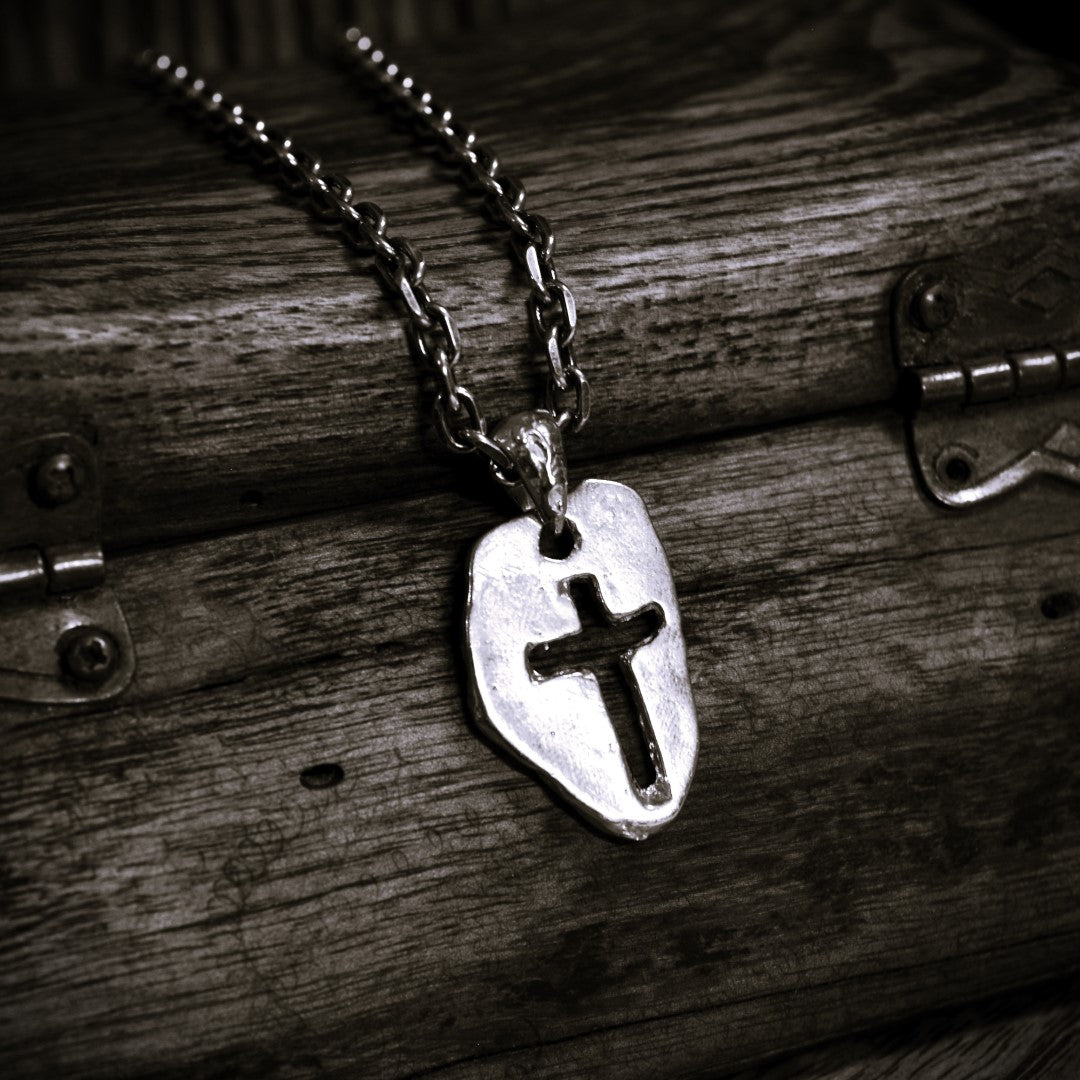Сребърен медальон 925 „Масивен кръст“ – мъжки талисман за сила, устойчивост и закрила | Ръчно полирано бохо – рустик – скулптурно бижу | Арт Дива