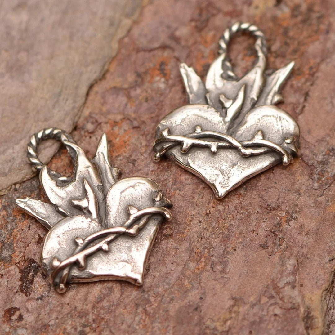 Сребърен медальон 925 – Светото Сърце, християнски талисман за вяра и закрила Арт Дива