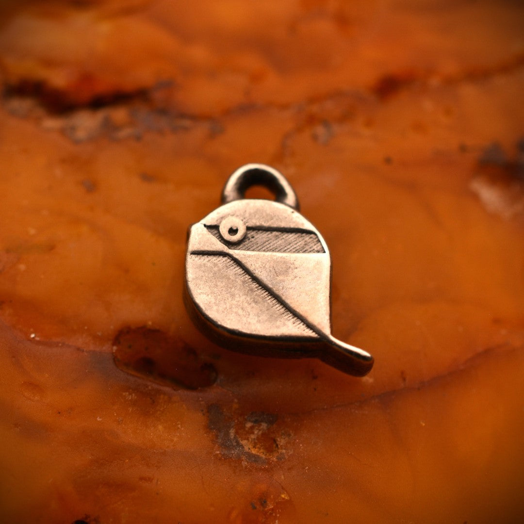 Сребърен медальон 925 „Врабченце“ – талисман за свобода, лекота и топлина | Оксидирано бохо – рустик скулптурно бижу | Арт Дива