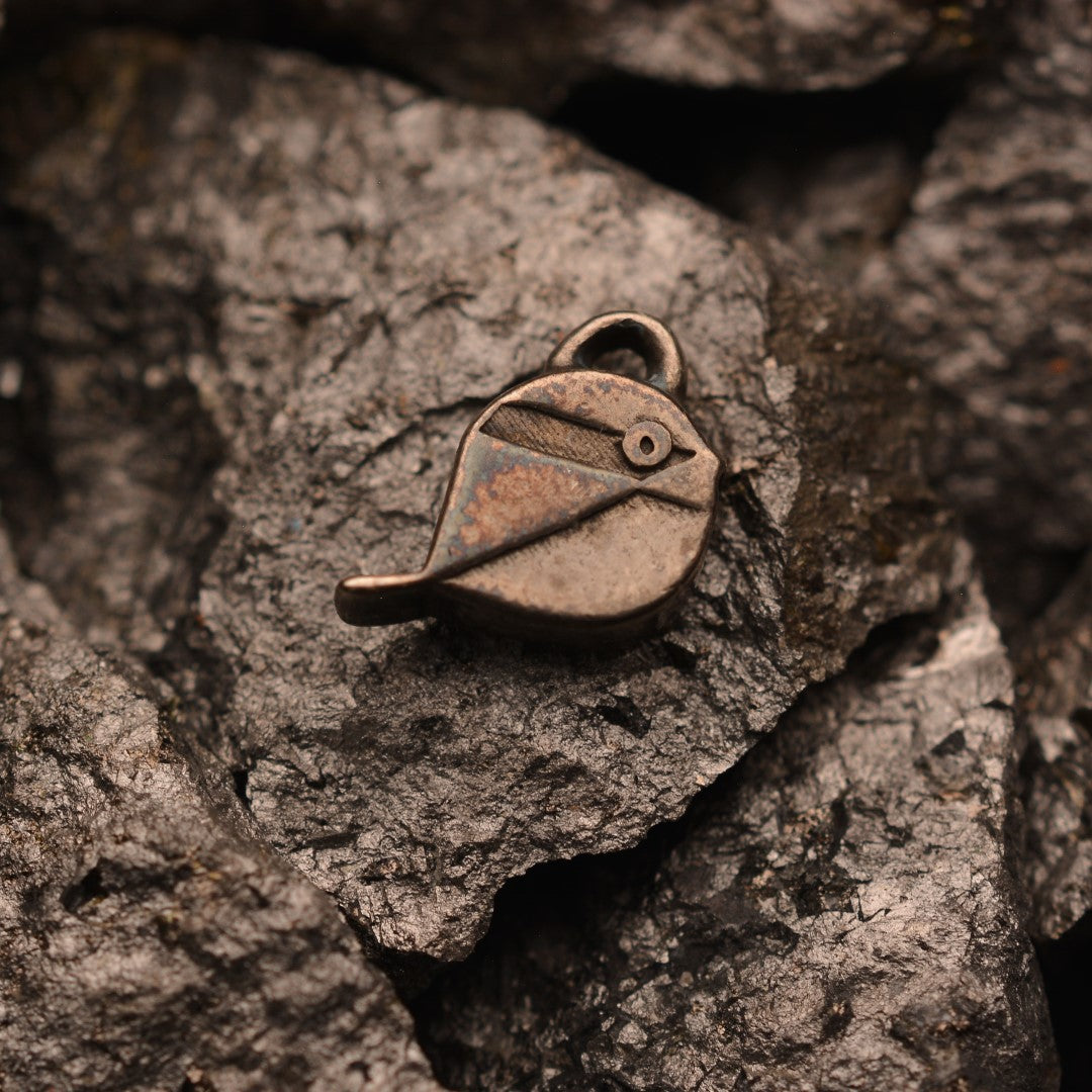 Сребърен медальон 925 „Врабченце“ – талисман за свобода, лекота и топлина | Оксидирано бохо – рустик скулптурно бижу | Арт Дива