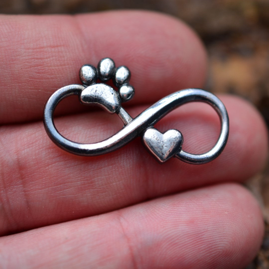 Сребърен медальон 925 „Безкрайност със сърце и лапичка“ – талисман за връзка и вярност  Арт Дива
