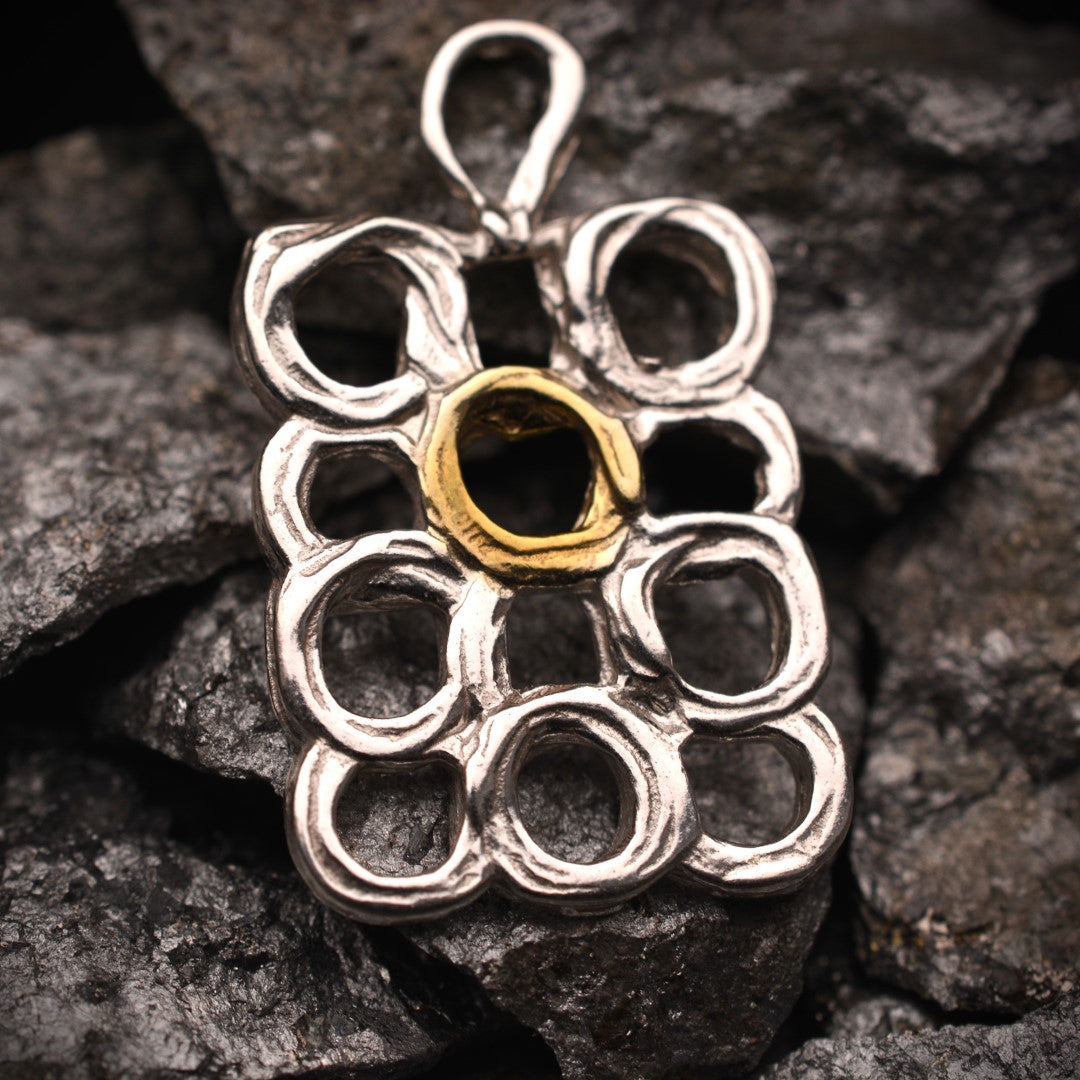 Сребърен медальон 925 „Геометрични кръгове“ – талисман на хармонията, движението и творческата свобода | Бохо – рустик – скулптурно бижу | Арт Дива