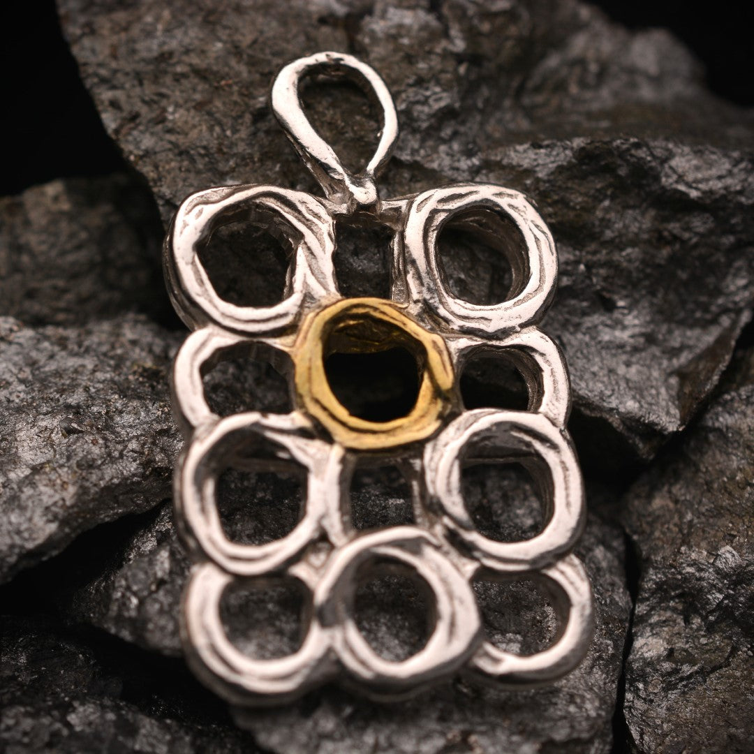 Сребърен медальон 925 „Геометрични кръгове“ – талисман на хармонията, движението и творческата свобода | Бохо – рустик – скулптурно бижу | Арт Дива