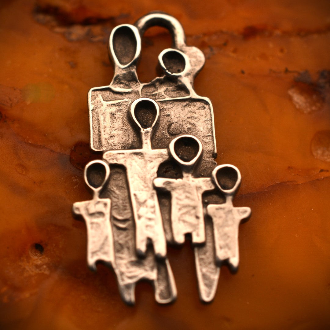 Сребърен медальон 925 „Гранде фамилия“ – талисман на обичта, единството и семейната сила | Оксидирано бохо – рустик – скулптурно бижу | Арт Дива