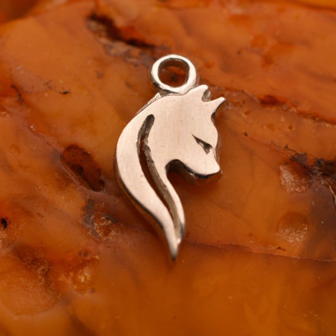 Сребърен медальон 925 „Котка“ – талисман за интуиция, грация и защита | бохо-рустик бижу | Арт Дива