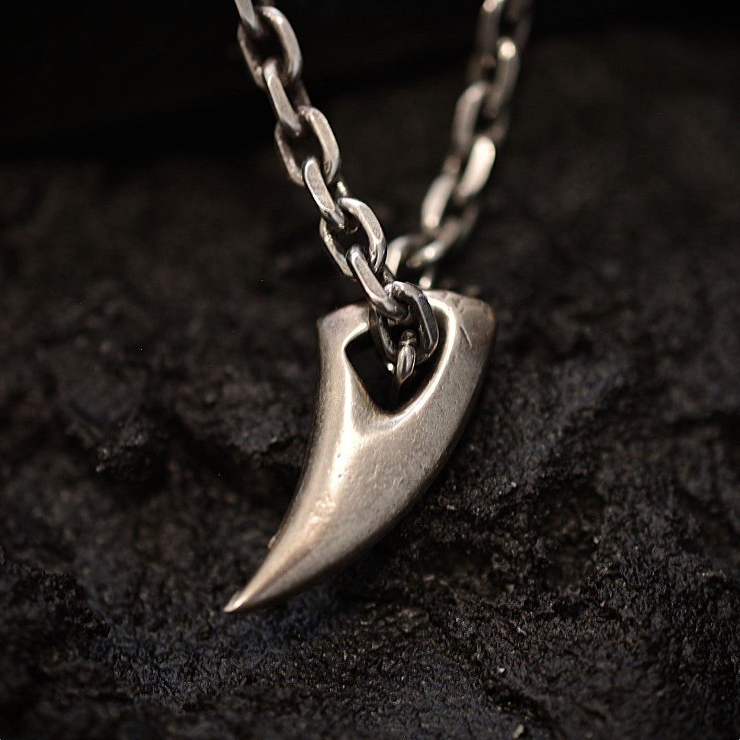 Сребърен медальон 925 „Нокът на Гризли“ | Мъжки талисман за сила и защита | Частично оксидирана висулка | ArtDiva