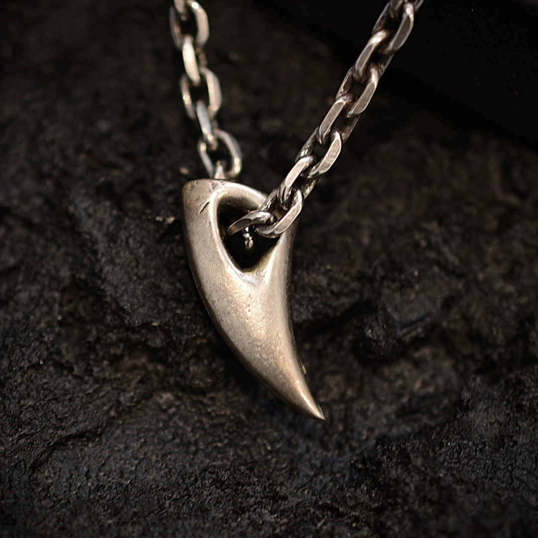 Сребърен медальон 925 „Нокът на Гризли“ | Мъжки талисман за сила и защита | Частично оксидирана висулка | ArtDiva