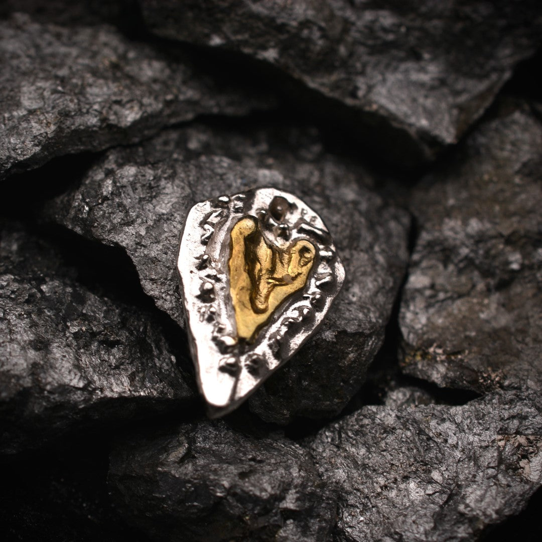 Сребърен медальон 925 „Сърце на обич“ – талисман за любов и нежност | Ръчна изработка бохо рустик скулптурно бижу | Art Diva