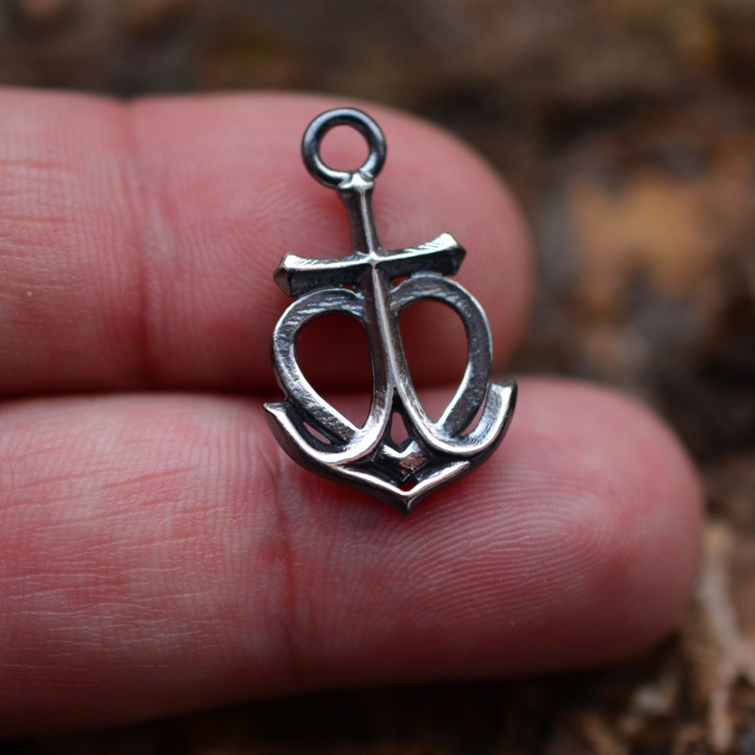 Сребърен медальон 925 „Вяра • Надежда • Любов“ – морски талисман | Бохо рустик скулптурно бижу | Арт Дива