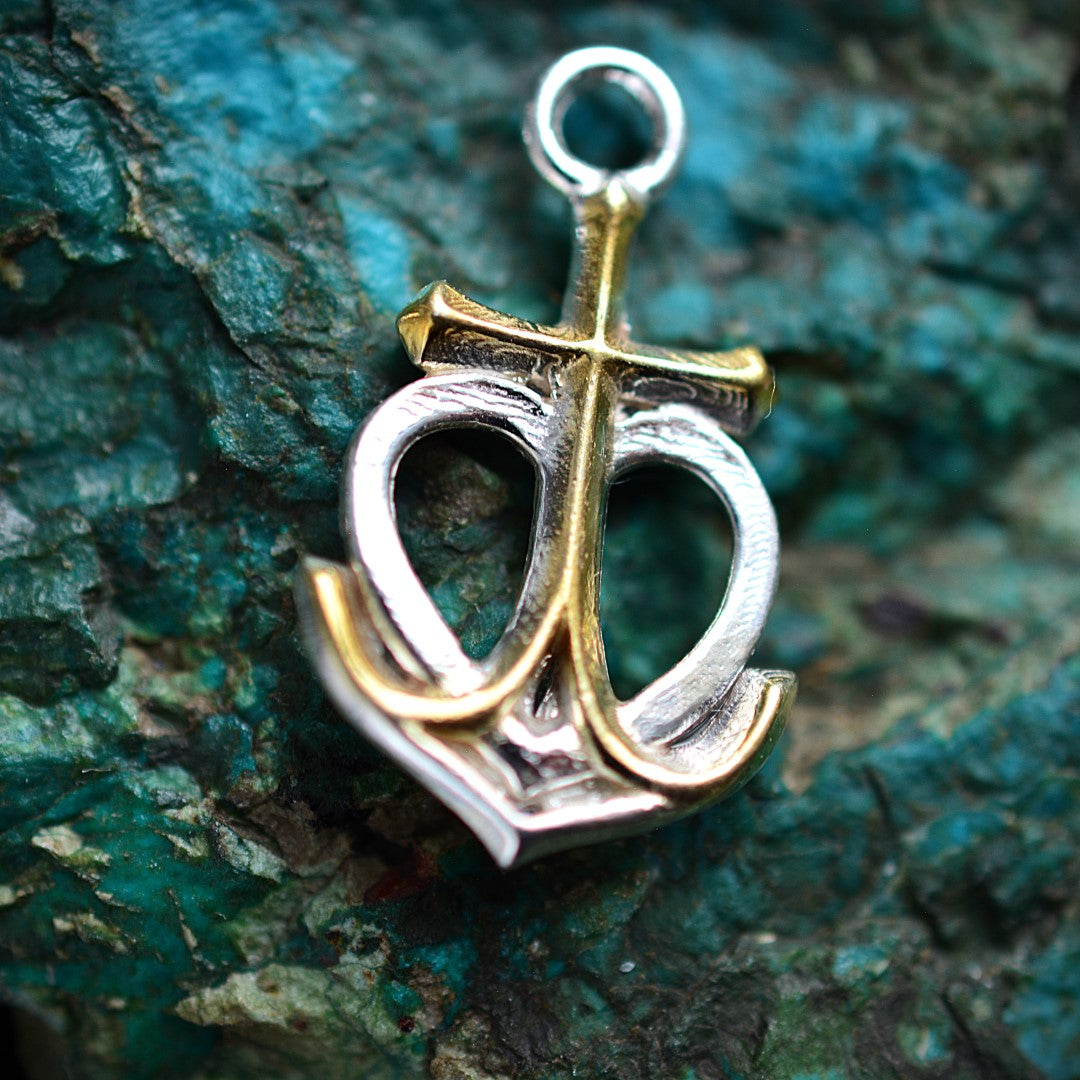 Сребърен медальон 925 „Вяра • Надежда • Любов“ със златни акценти – морски талисман | Бохо скулптурно бижу | Арт Дива