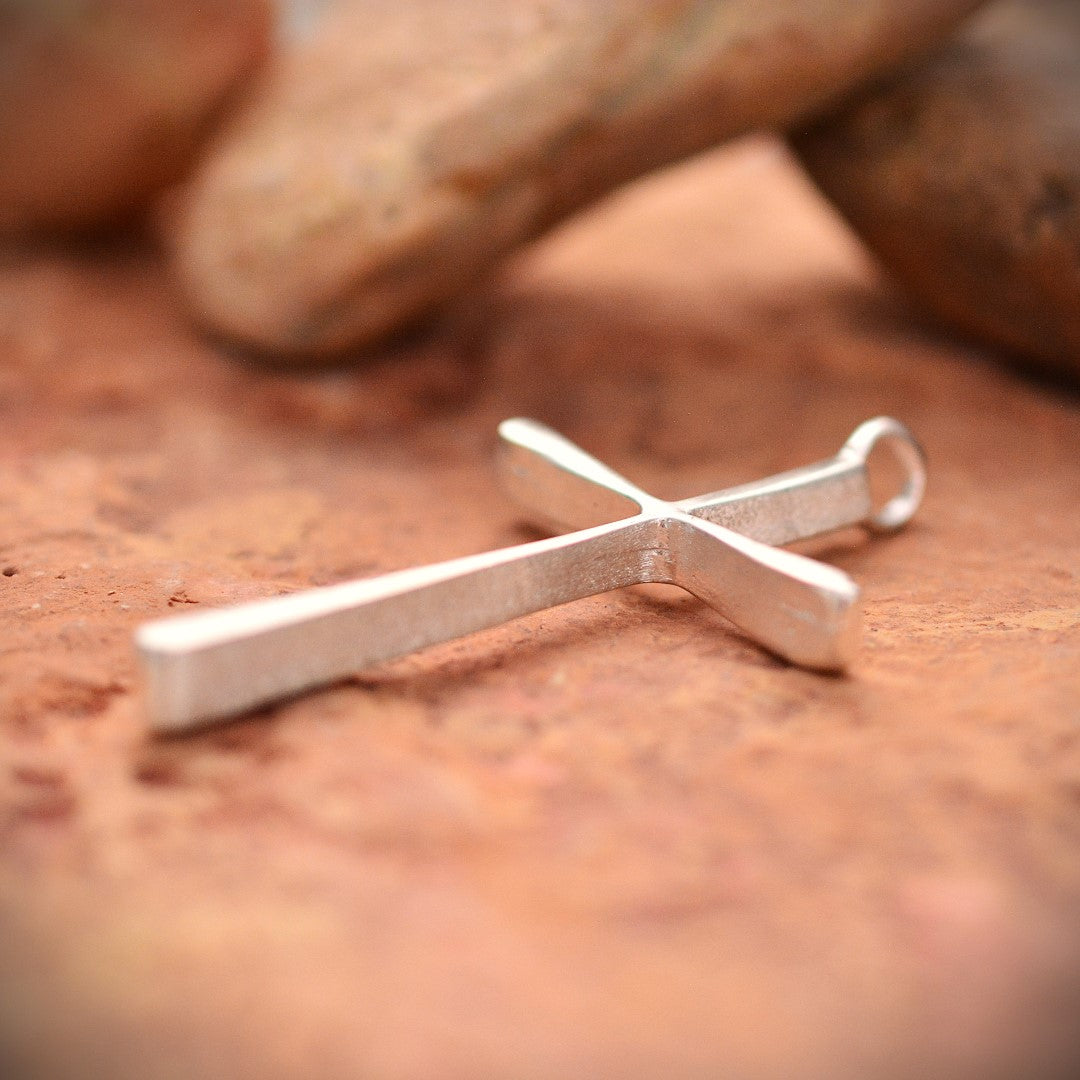 Сребърен медальон кръст 925 – голям мъжки кръст | Талисман за вяра, сила и защита | Арт Дива