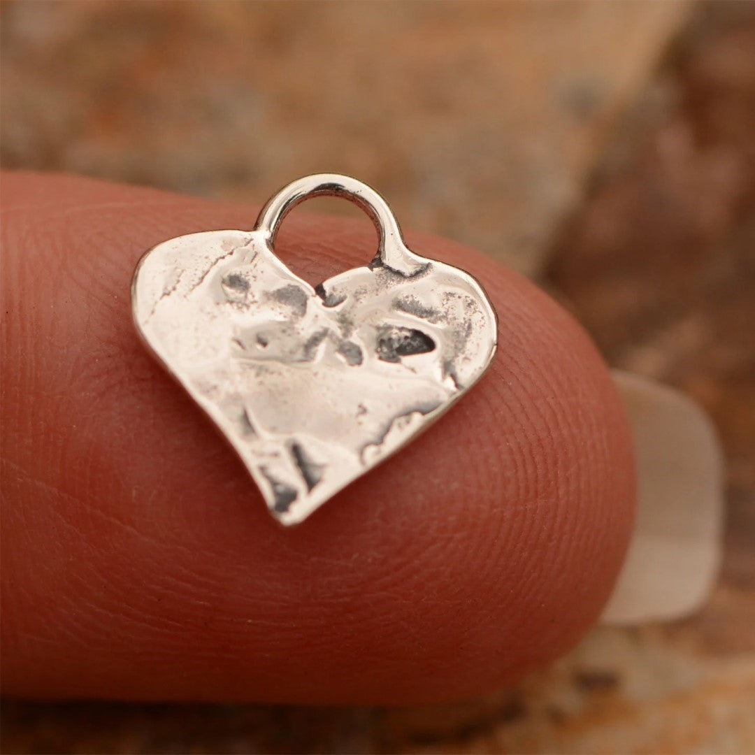 Сребърно бижу 925 – Вяра в любовта, миниатюрен християнски медальон, сърце с кръст, символ на духовна обич, ръчна изработка  ArtDiva