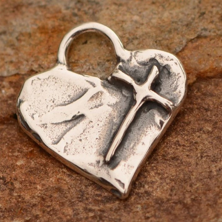 Сребърно бижу 925 – Вяра в любовта, миниатюрен християнски медальон, сърце с кръст, символ на духовна обич, ръчна изработка  ArtDiva