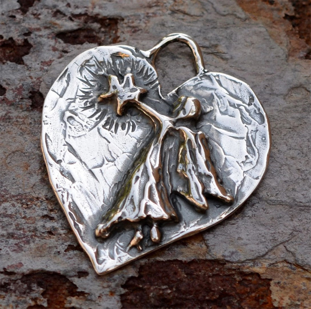 Сребърно бижу 925 – медальон „Ангелска закрила“, сърце с ангел и звезда, талисман за защита, любов и вяра, бохо стил, ръчна изработка Арт Дива