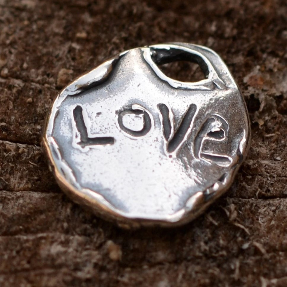 Сребърно бижу 925 – медальон „Сърце с LOVE“, талисман за Любов, емоционална връзка и обич, бохо стил, ръчна изработка Арт Дива