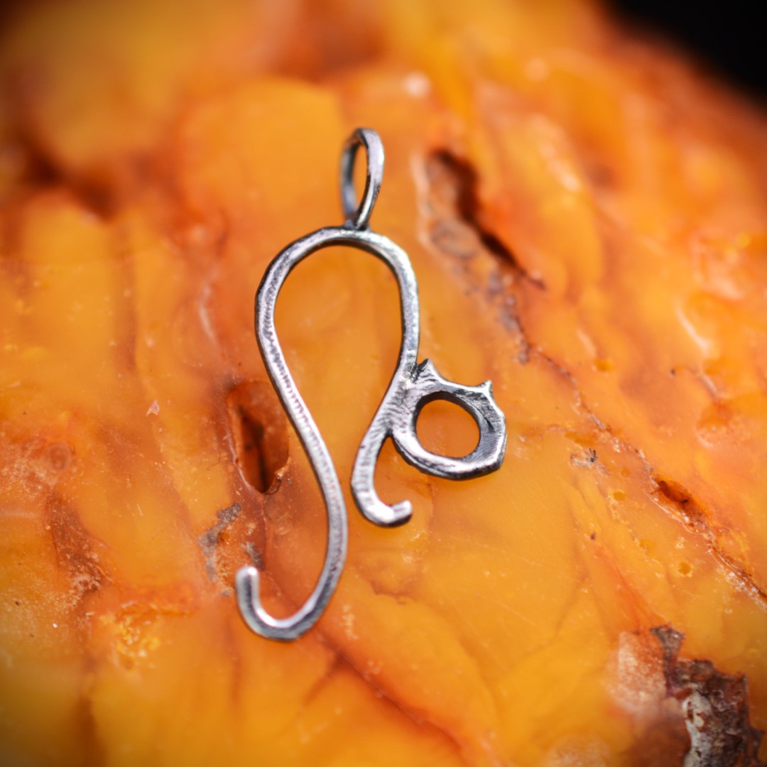 Сребърен медальон 925 „Коте“ с частична оксидация | Фин символ на независимост и интуиция | Бохо скулптурно бижу | Арт Дива