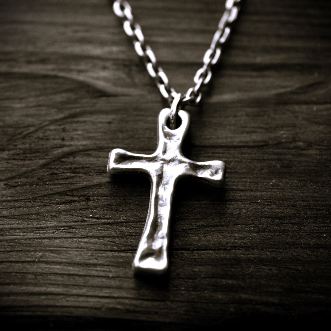 Сребърен кръст 925 „Сила и вяра“ – масивен мъжки медальон в бохо-рустик стил | Арт Дива