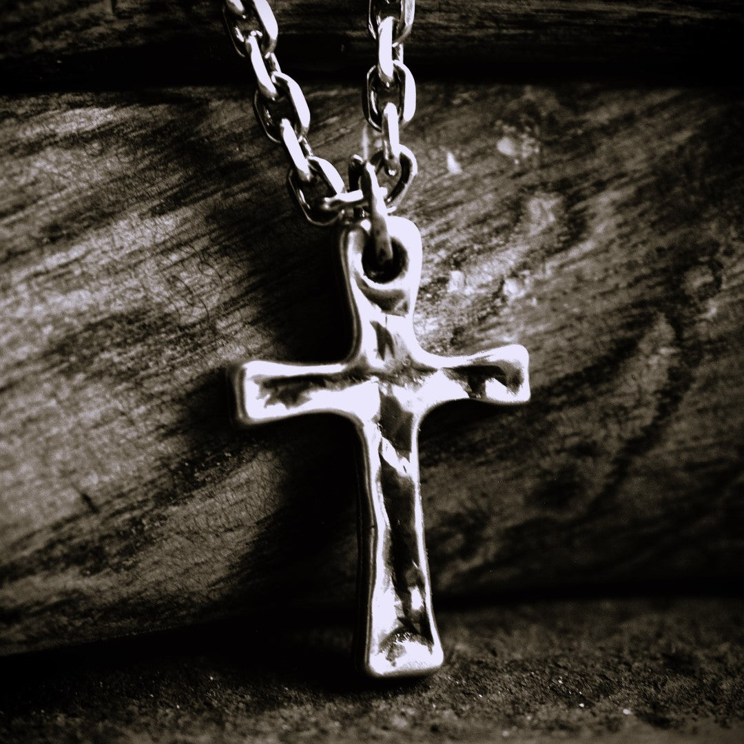 Сребърен кръст 925 „Сила и вяра“ – масивен мъжки медальон в бохо-рустик стил | Арт Дива