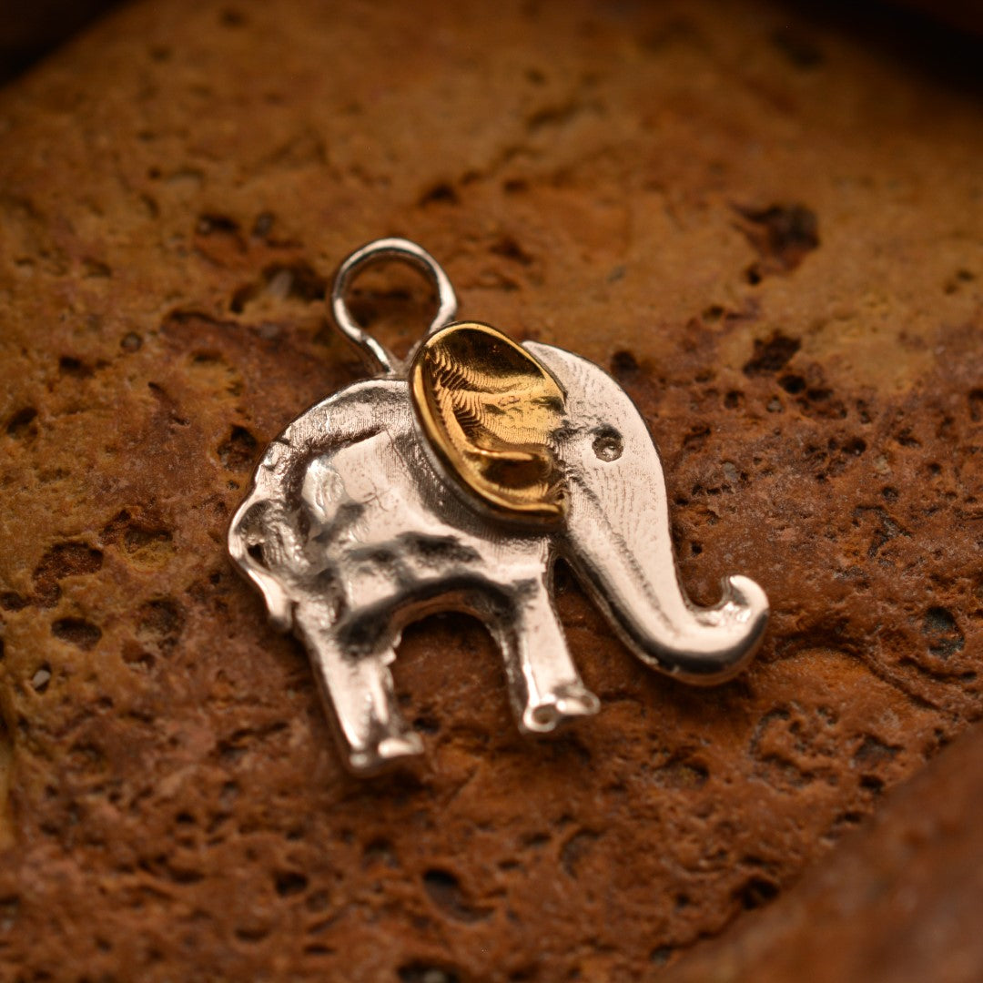 Сребърен медальон 925 „Малкият слон“ – символ на късмет и мъдрост | Бохо – рустик – скулптурно бижу | Арт Дива