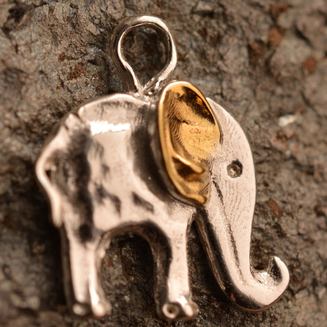 Сребърен медальон 925 „Малкият слон“ – символ на късмет и мъдрост | Бохо – рустик – скулптурно бижу | Арт Дива