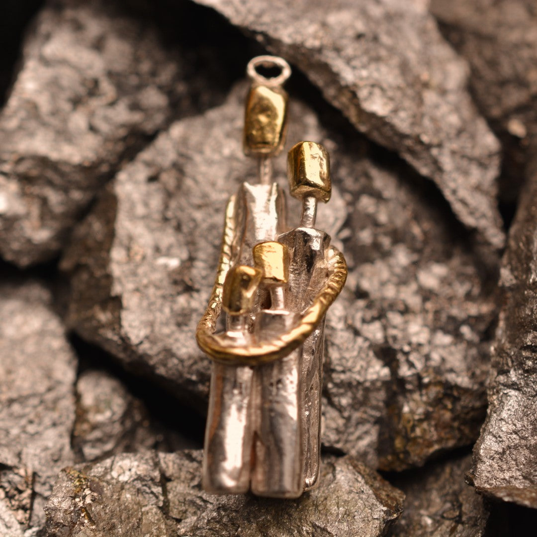 Сребърен медальон 925 „Фамилна сплотеност“ – талисман на единството, любовта и закрилата на семейството | Бохо – рустик – скулптурно бижу | Арт Дива