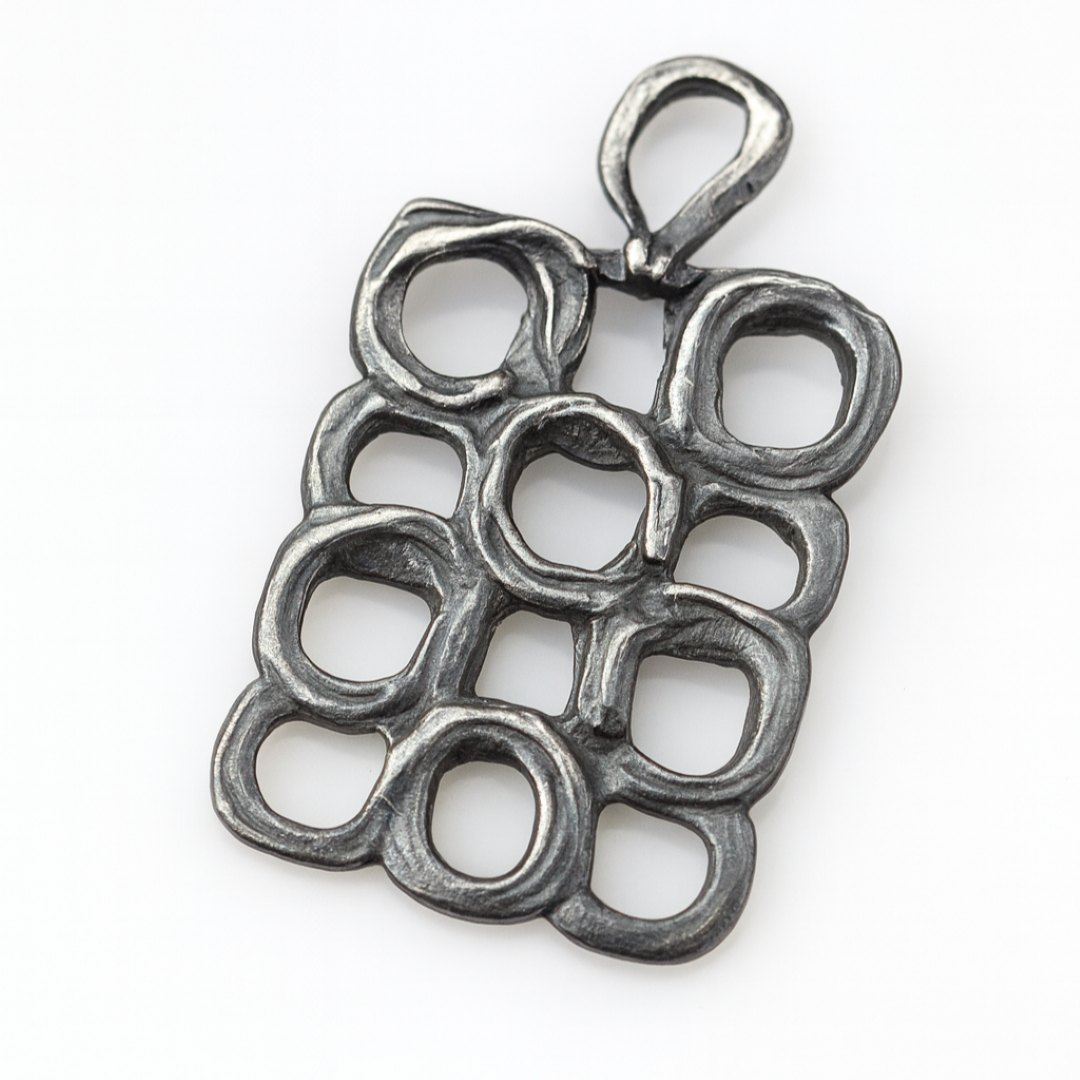 Сребърен медальон 925 „Геометрични кръгове“ – талисман на хармонията, движението и творческата свобода | Бохо – рустик – скулптурно бижу | Арт Дива