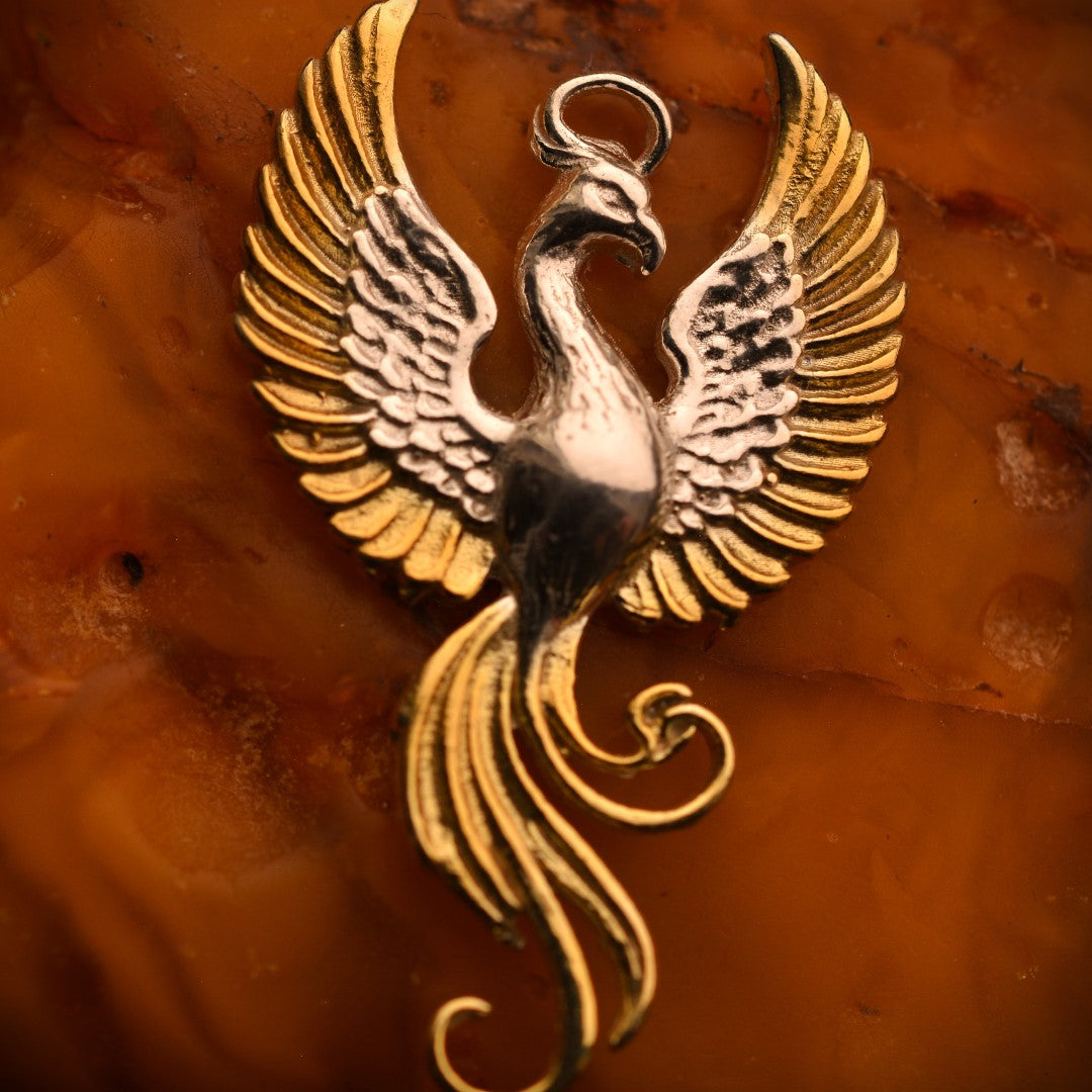 Сребърен медальон 925 „Феникс“ – талисман на възраждането, силата и новото начало | Ръчно полирано със златни акценти | Бохо – рустик – скулптурно бижу | Арт Дива