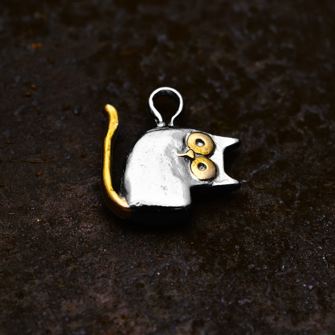 Сребърен медальон 925 „Писана“ – бижу за любители на котки и животни | Бохо – рустик – скулптурно бижу | Арт Дива
