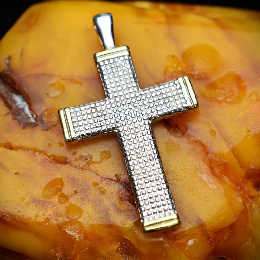 Сребърен медальон 925 „Кръст с орнаментика“ – талисман за вяра и закрила със златни акценти | Бохо – Рустик – Скулптурно бижу | Арт Дива