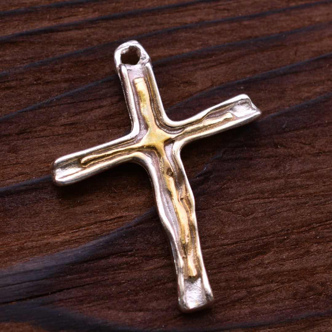 Сребърен медальон 925 „Кръст с огнена линия“ – символ на вяра и сила | Бохо – рустик – скулптурно бижу | Арт Дива