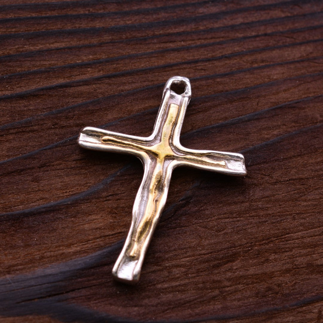 Сребърен медальон 925 „Кръст с огнена линия“ – символ на вяра и сила | Бохо – рустик – скулптурно бижу | Арт Дива