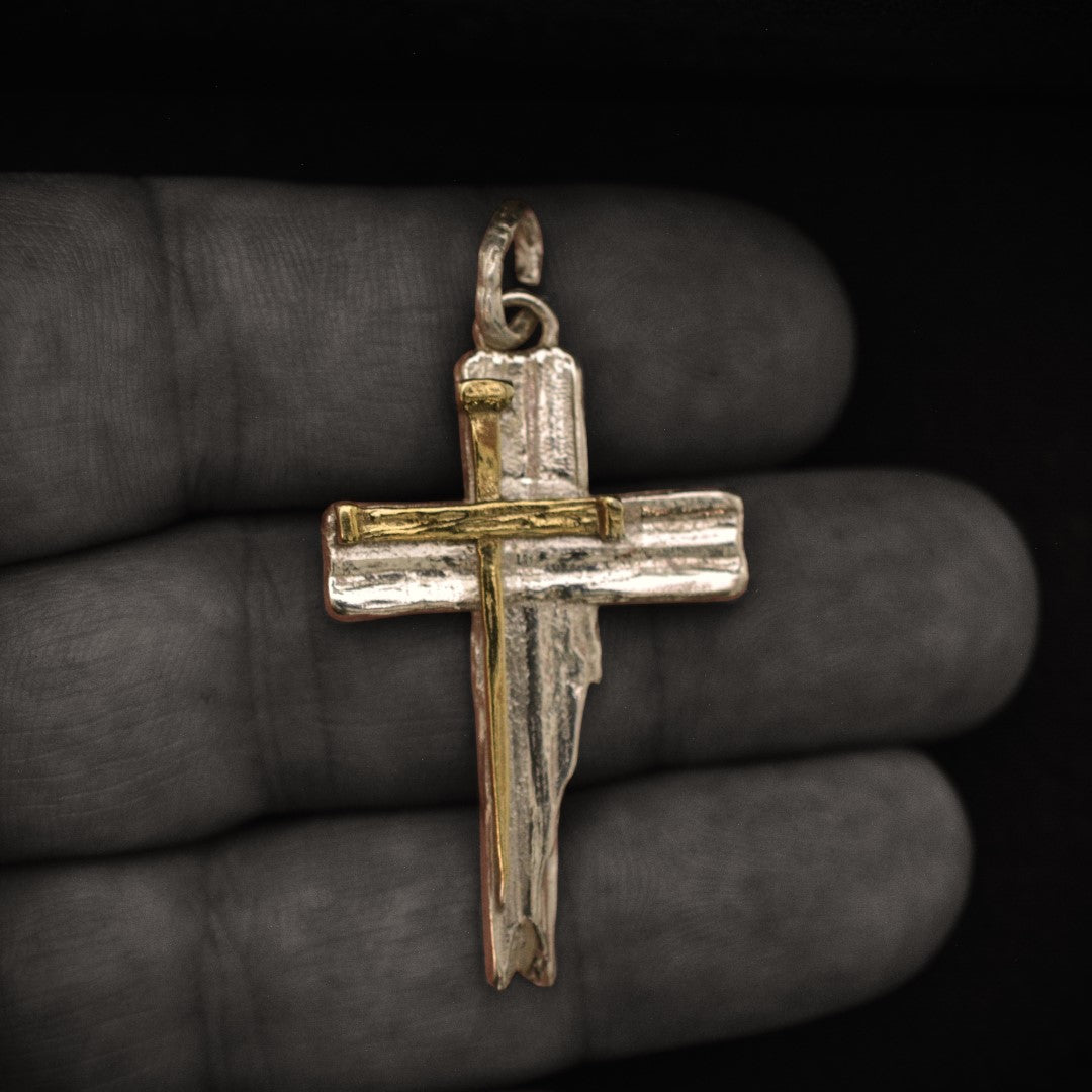 Сребърен медальон 925 – масивен мъжки кръст, символ на вяра и решителност, ръчна изработка | Арт Дива