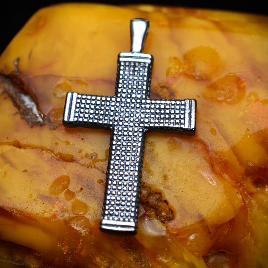 Сребърен медальон 925 „Кръст с орнаментика“ – талисман за вяра, закрила и духовна сила | Оксидирано бохо – рустик – скулптурно бижу | Арт Дива