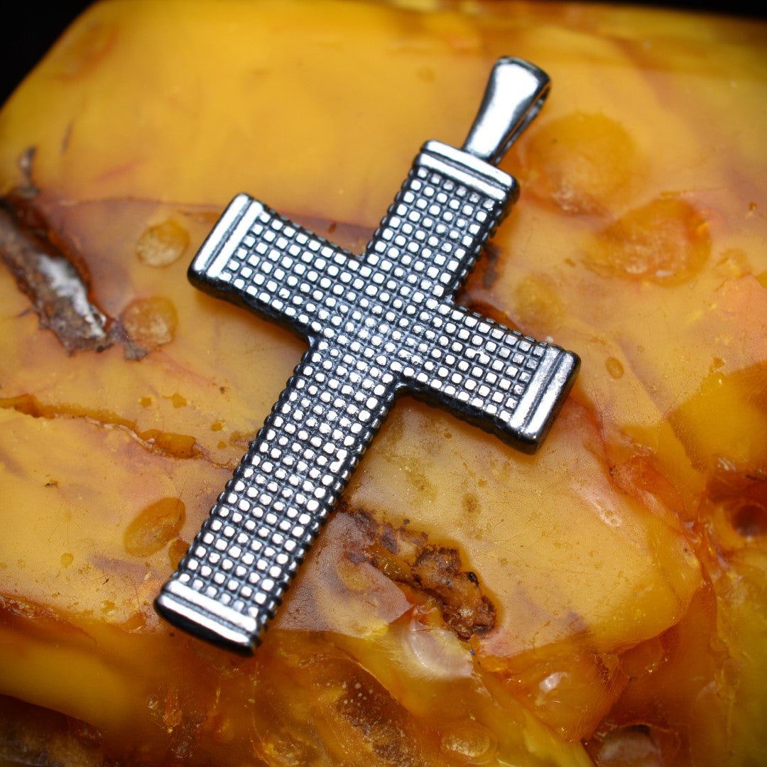 Сребърен медальон 925 „Кръст с орнаментика“ – талисман за вяра, закрила и духовна сила | Оксидирано бохо – рустик – скулптурно бижу | Арт Дива