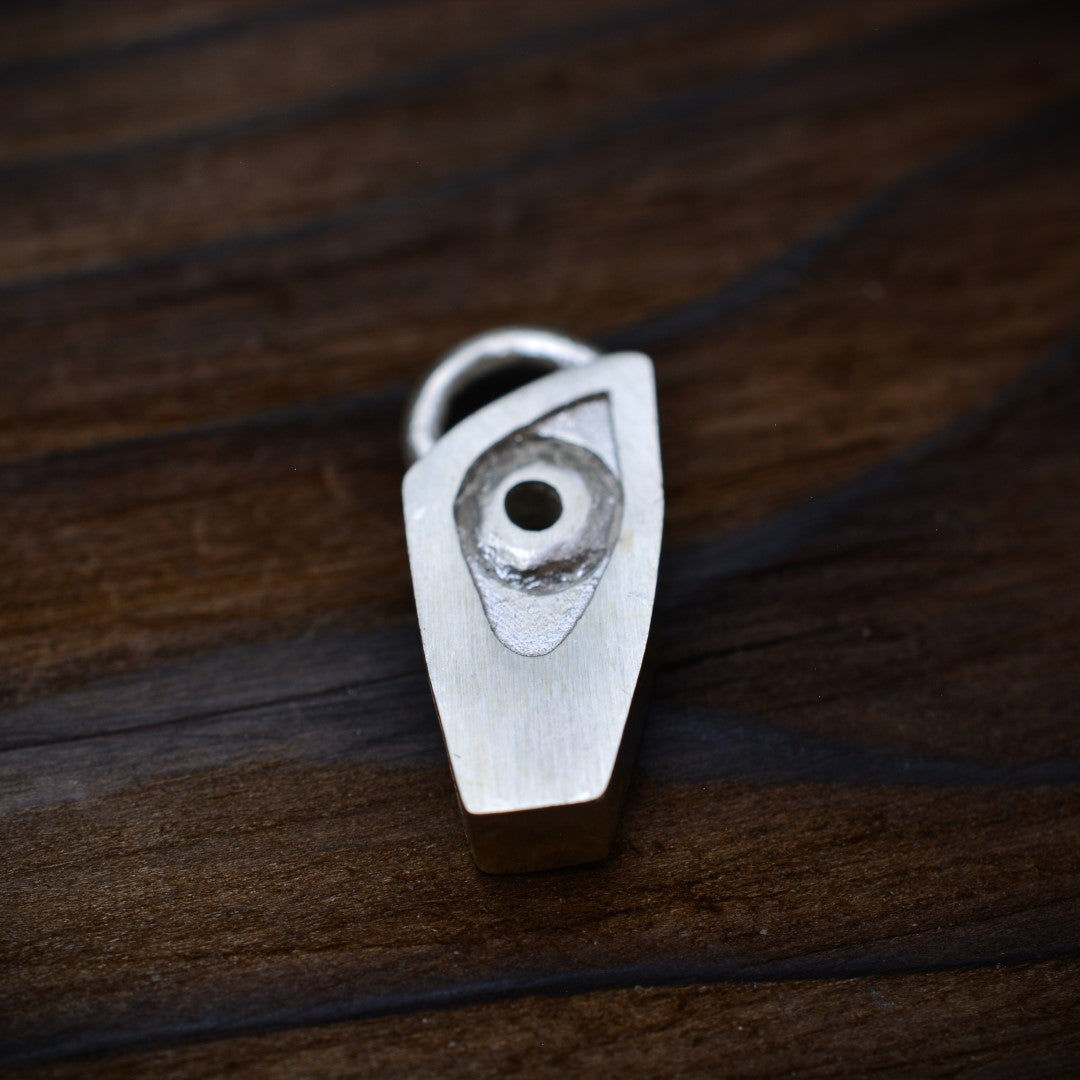 Сребърен медальон 925 око на закрилата, ръчно полирано скулптурно бижу, символ на защита и интуиция, ръчно изработено бохо-рустик бижу от Арт Дива