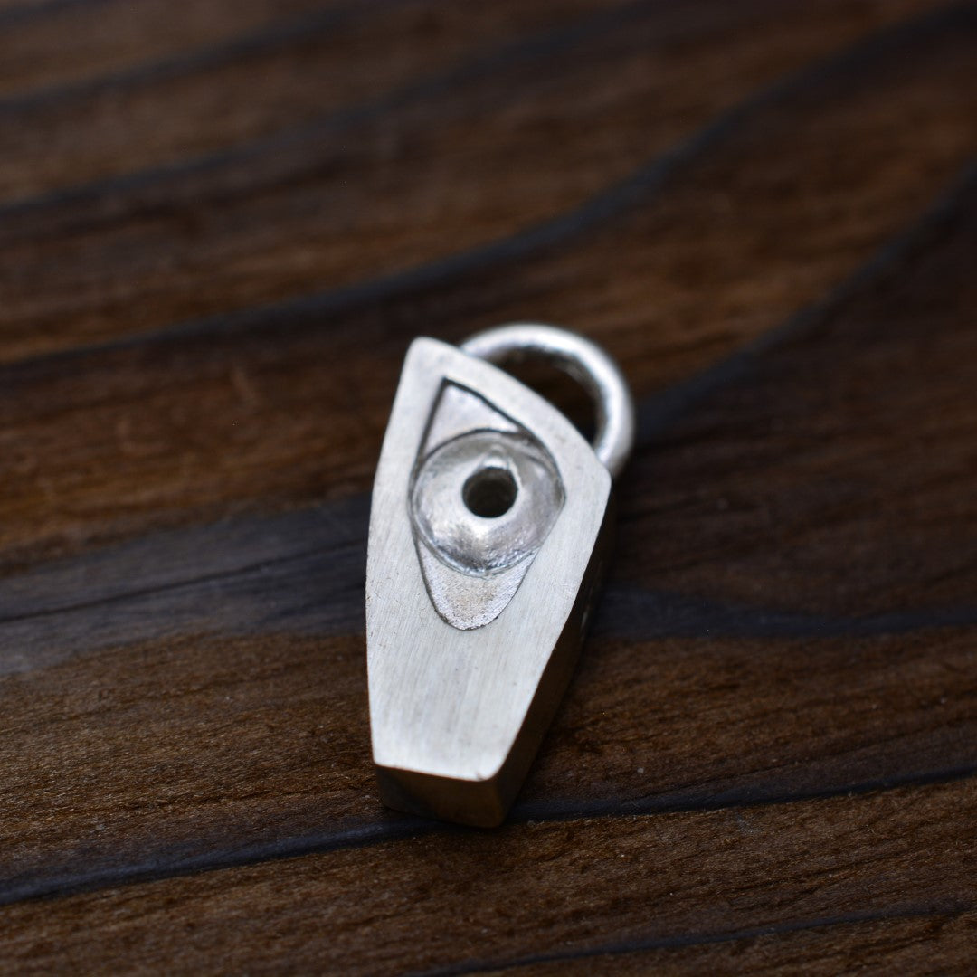 Сребърен медальон 925 „Око на закрилата“ | Талисман за защита и интуиция | Бохо – рустик – скулптурно бижу от Арт Дива