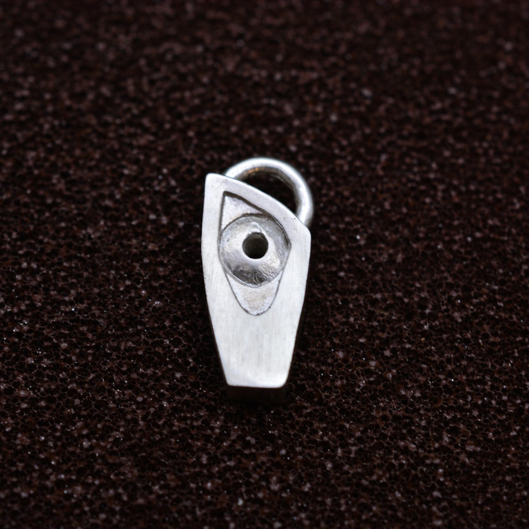 Сребърен медальон 925 „Око на закрилата“ | Талисман за защита и интуиция | Бохо – рустик – скулптурно бижу от Арт Дива