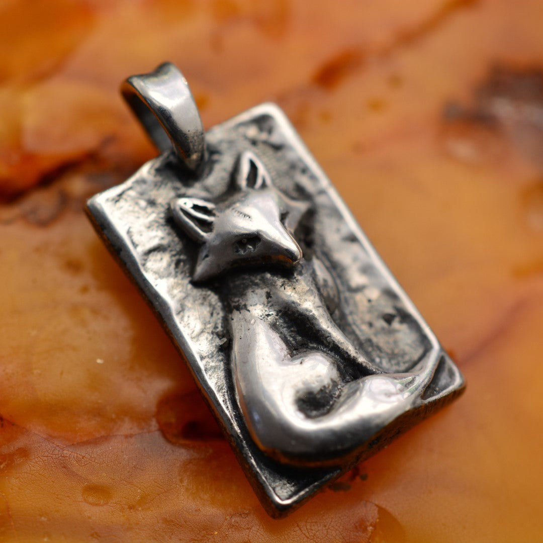 Сребърен медальон 925 „Лисиче“ | Ръчно изработено скулптурно бижу | Бохо – Рустик – Арт Дива (оксидирано покритие)