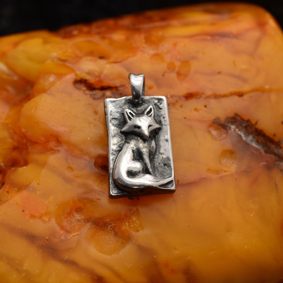 Сребърен медальон 925 „Лисиче“ | Ръчно изработено скулптурно бижу | Бохо – Рустик – Арт Дива (оксидирано покритие)