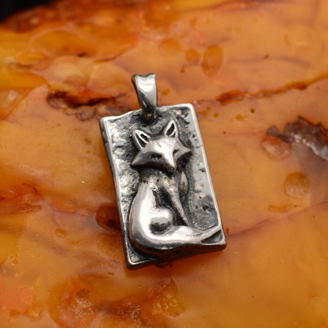 Сребърен медальон 925 „Лисиче“ | Ръчно изработено скулптурно бижу | Бохо – Рустик – Арт Дива (оксидирано покритие)