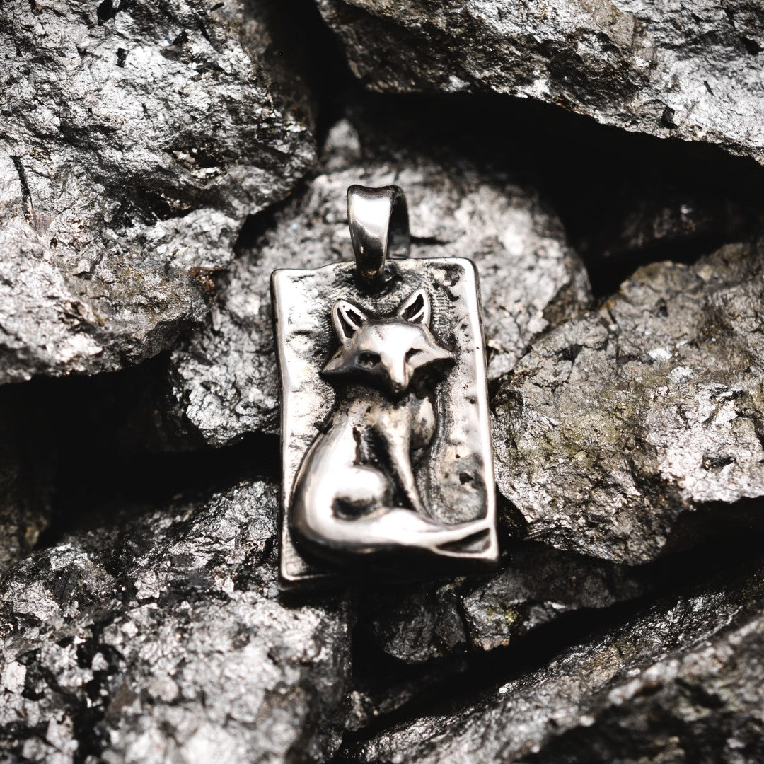 Сребърен медальон 925 „Лисиче“ | Ръчно изработено скулптурно бижу | Бохо – Рустик – Арт Дива (оксидирано покритие)