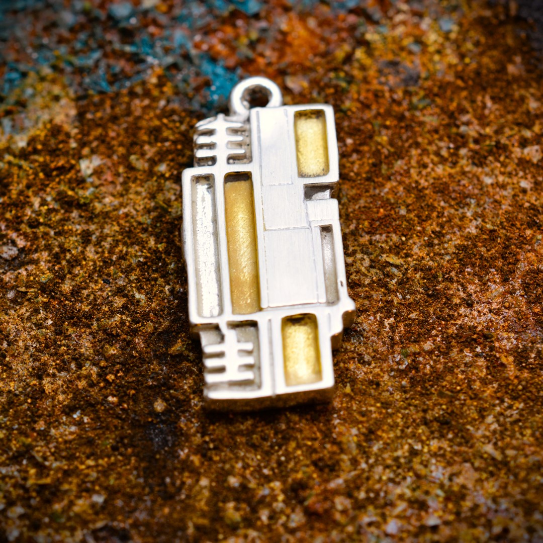 Сребърен медальон 925 „Генезис“ със златни акценти | Артистично скулптурно бижу | Арт Дива