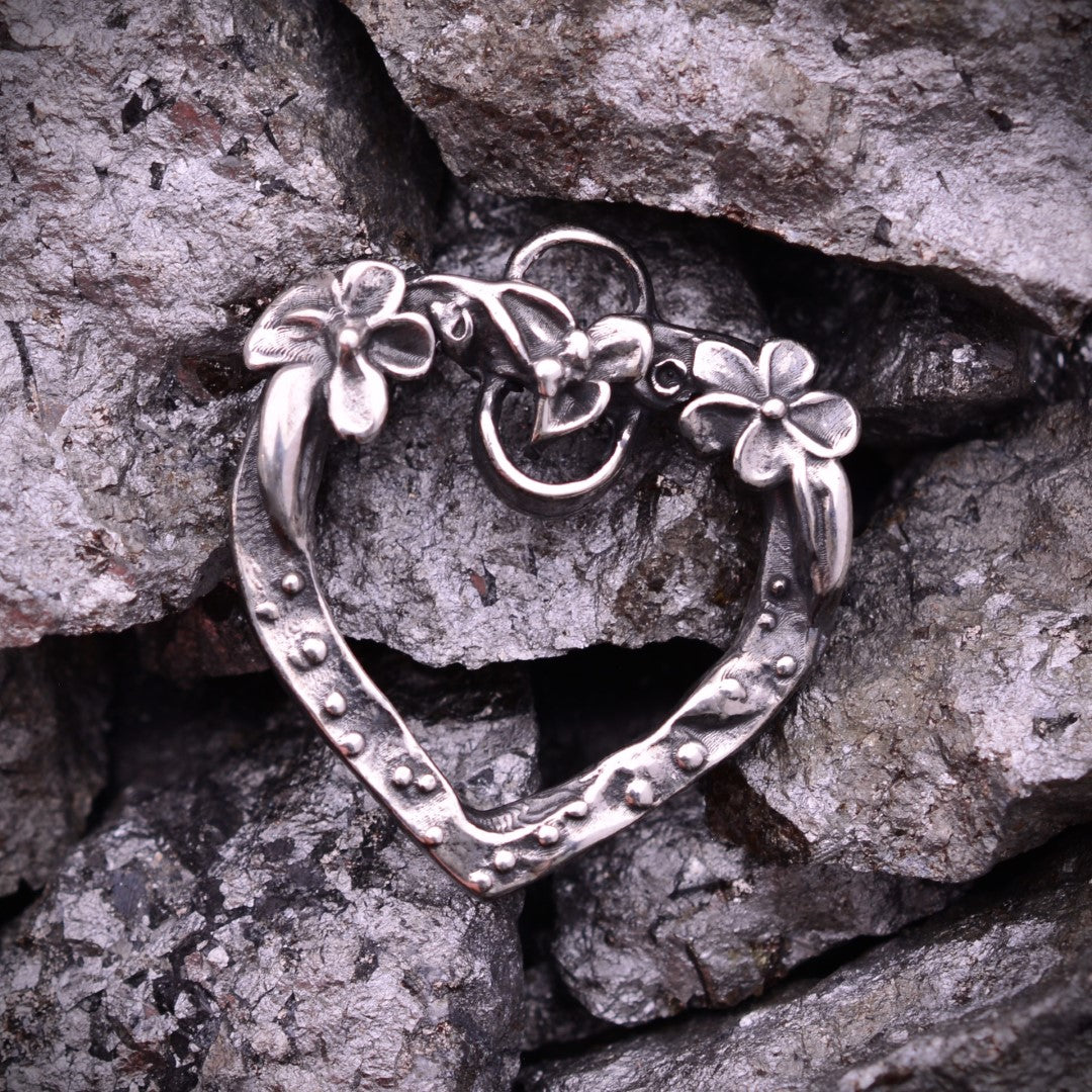 Сребърно бижу 925 – медальон „Отворено сърце“, талисман за любов и нежност, скулптурни бижута, бохо стил, ръчна изработка, подходящ подарък за майка, дъщеря или приятелка Арт Дива