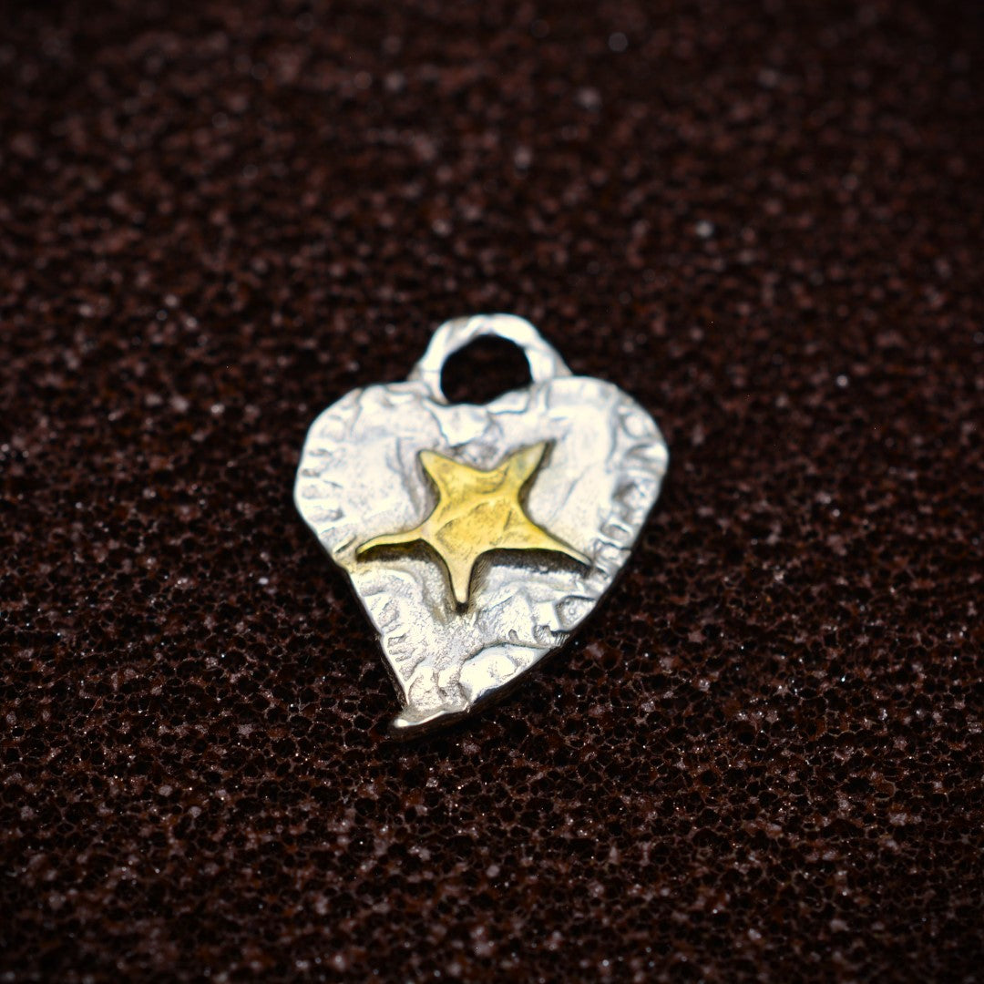 Сребърен медальон 925 „Сърце със звезда“ – талисман за вяра, надежда и обич | Бохо – рустик – скулптурно бижу | Арт Дива
