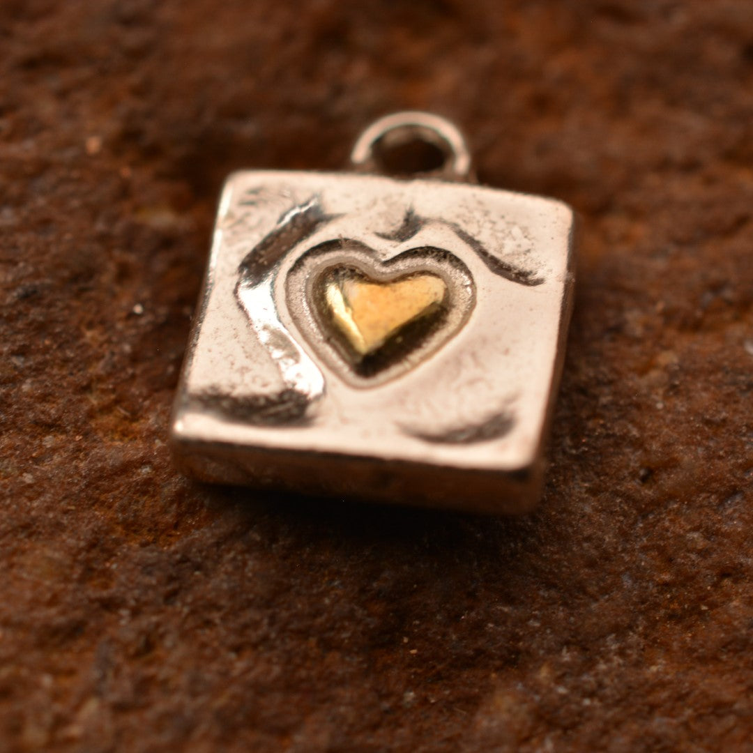 Сребърен медальон 925 „Сърце в квадрат“ със златни акценти | Бохо – Рустик – Скулптурно бижу | Арт Дива