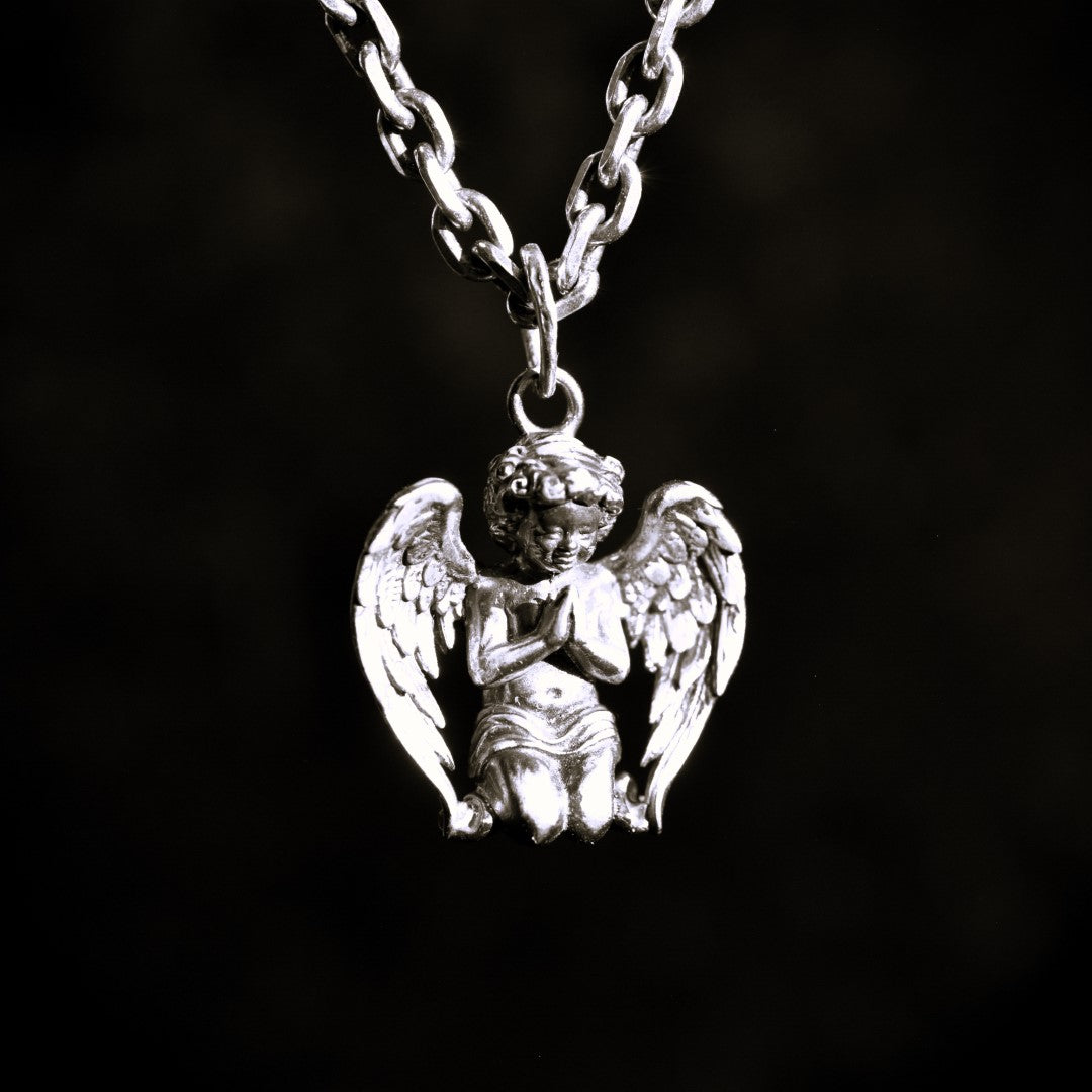 Сребърен медальон ангел 925 в молитва – мъжко бижу херувим | Арт Дива