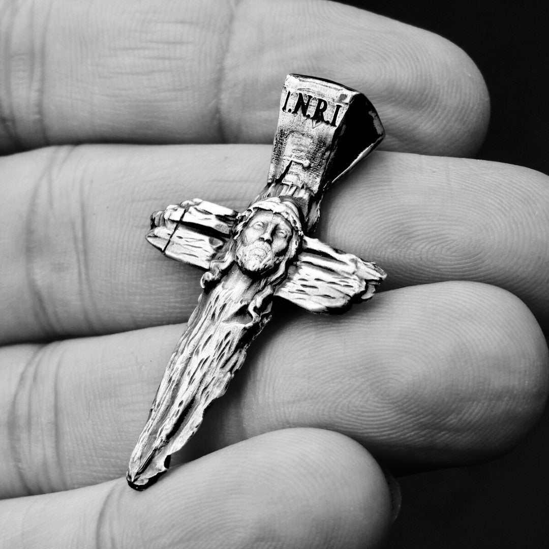 Сребърен кръст с Исус Христос – ръчно изработена висулка от стерлингово сребро 925, религиозен медальон за вяра и защита | Арт Дива